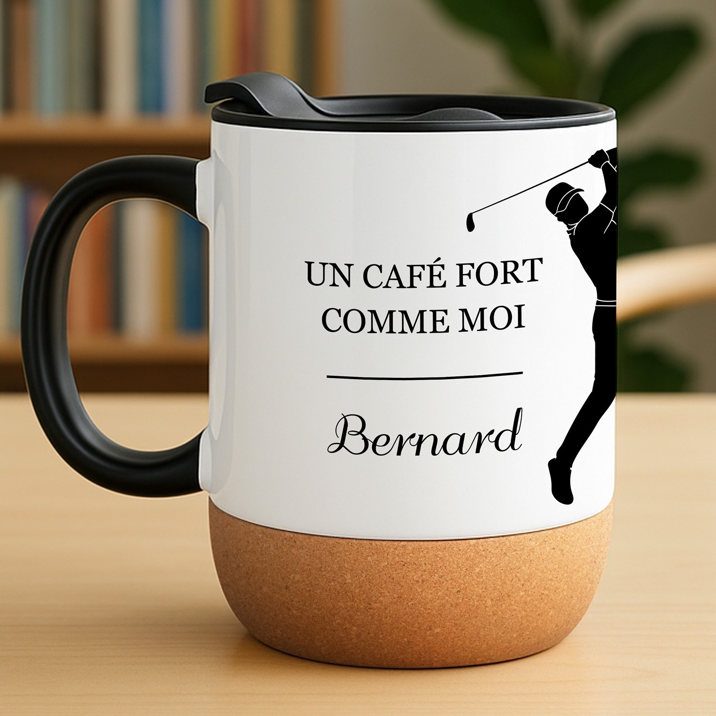 Mug blanc avec impression et couvercle pour un golfeur anniversaire