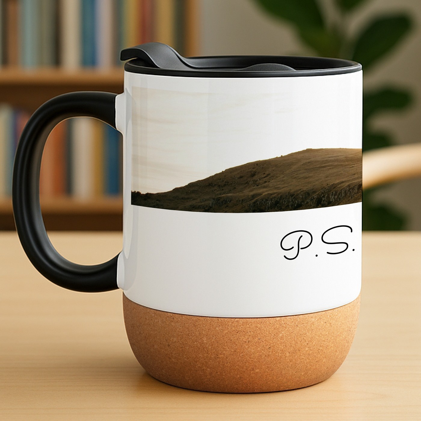 Mug blanc en céramique avec couvercle et fond en liège avec impression pour l'anniversaire d'une femme