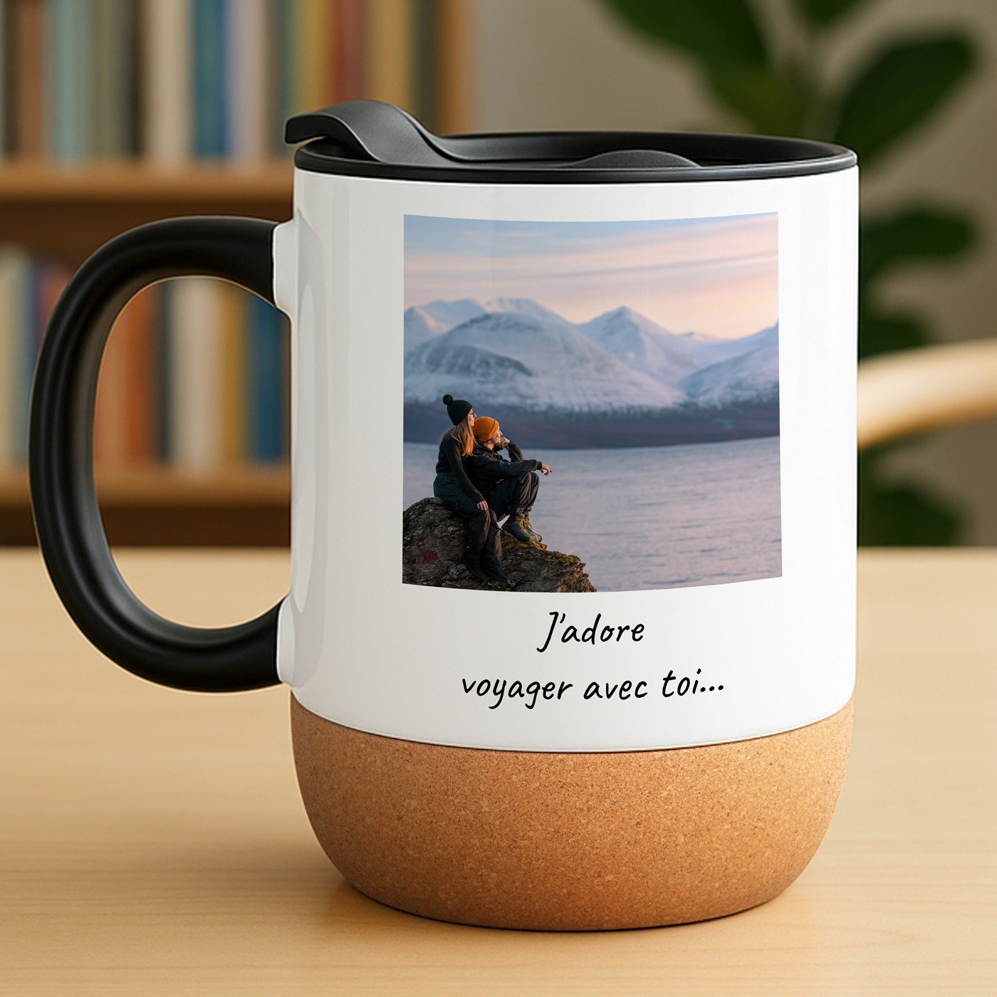 Mug blanc en céramique avec couvercle et fond en liège avec impression pour elle ou pour lui passionnée de voyage pour la Saint-