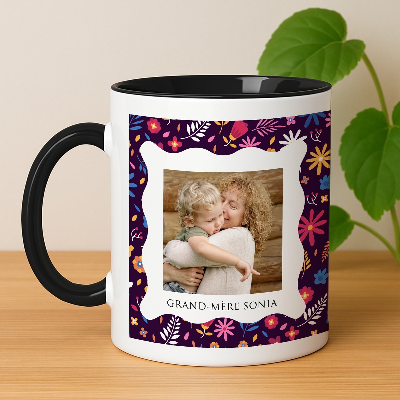 Tasse en céramique blanche et fond noir personnalisée avec impression avec photo pour une grand-mère pour Noël